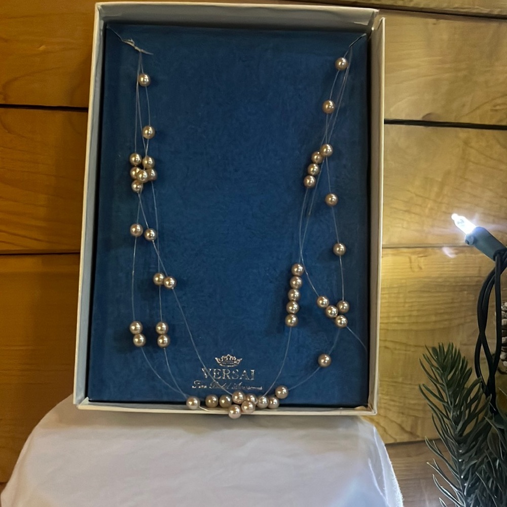 Versai Pearl Necklace